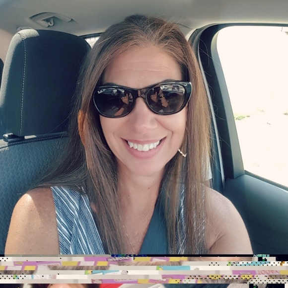 Meet your Posher, Christine - Picture 2 of 4